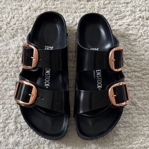 Arizona Big Buckle Natural Leather Patent High Shine Black